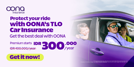 Family in a purple car featured in OONA TLO Car Insurance ad, promoting premium from IDR 300,000 per year with “Get it now” offer.