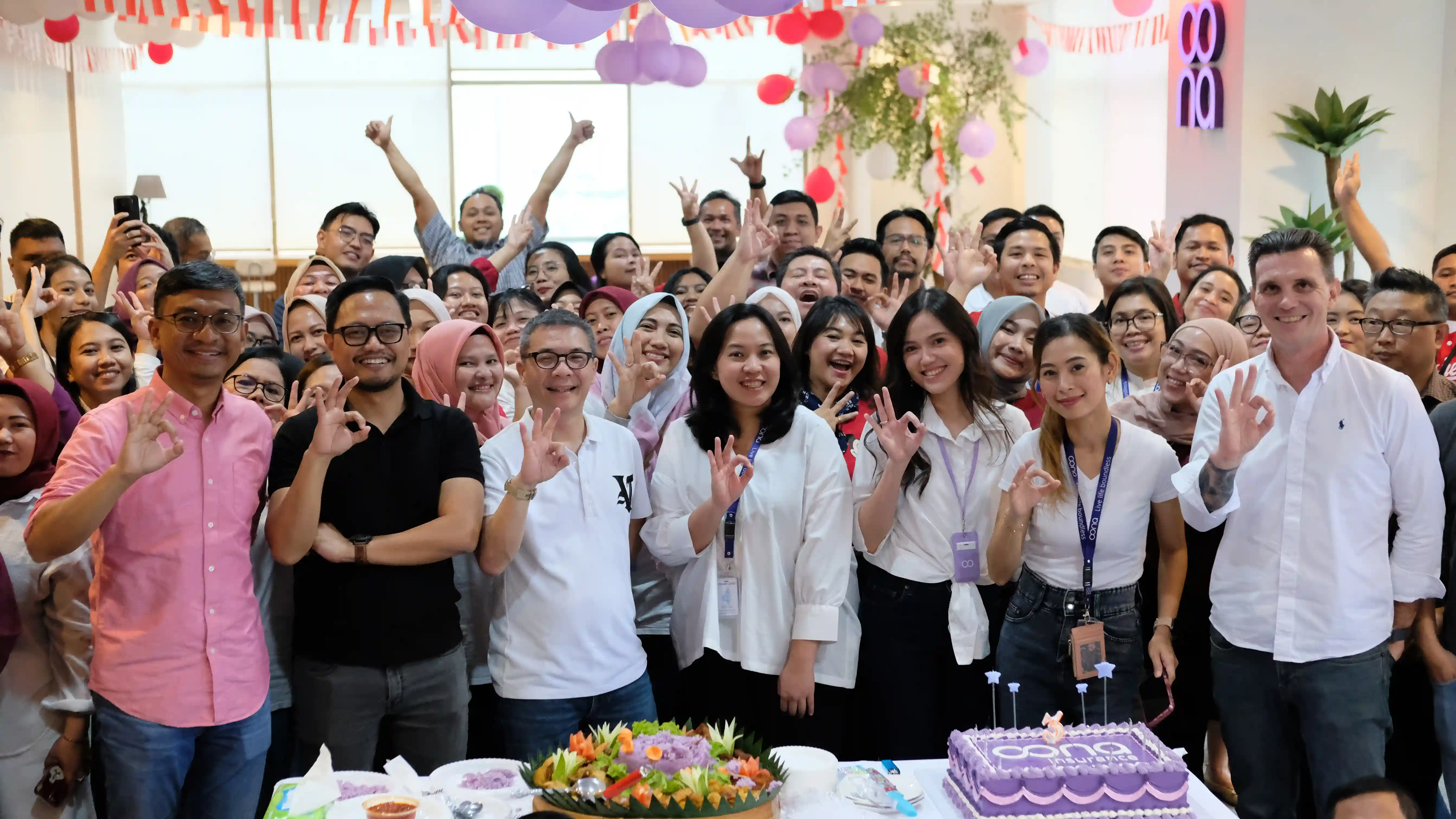 Oona Rayakan Ulang Tahun Ketiga Bersama Seluruh Karyawan