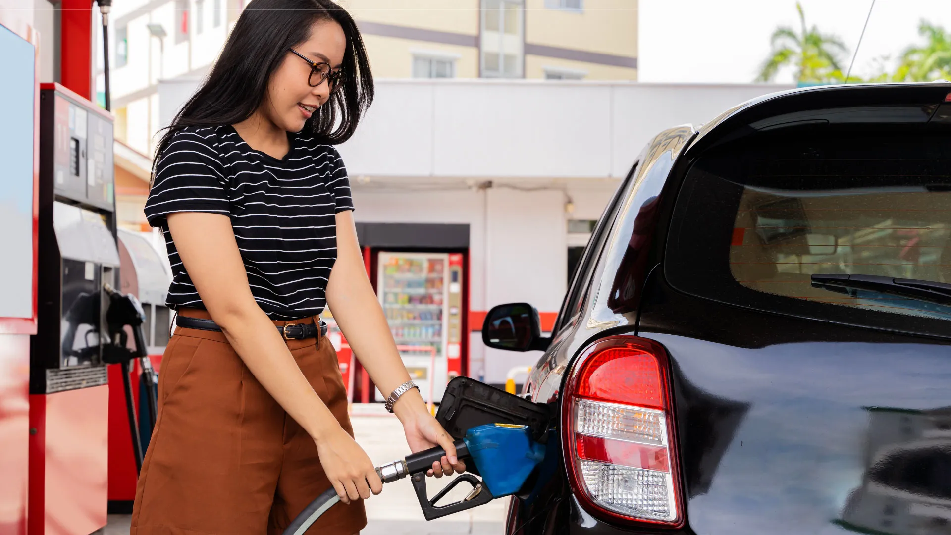 Tips menghemat bensin untuk pengemudi harian di kota besar